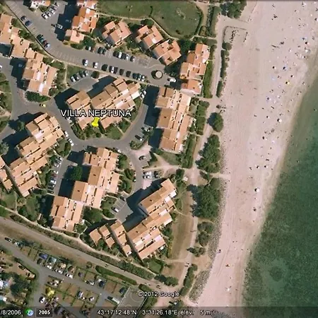 Appartement Bord De Mer: Seaside Retreat with Wi-Fi and Parking Agde Exterior photo