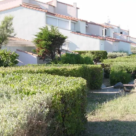 Appartement Bord De Mer: Seaside Retreat with Wi-Fi and Parking Agde Exterior photo